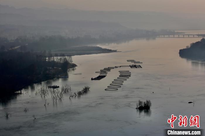 圖為冷水魚養(yǎng)殖。　李玉峰 攝