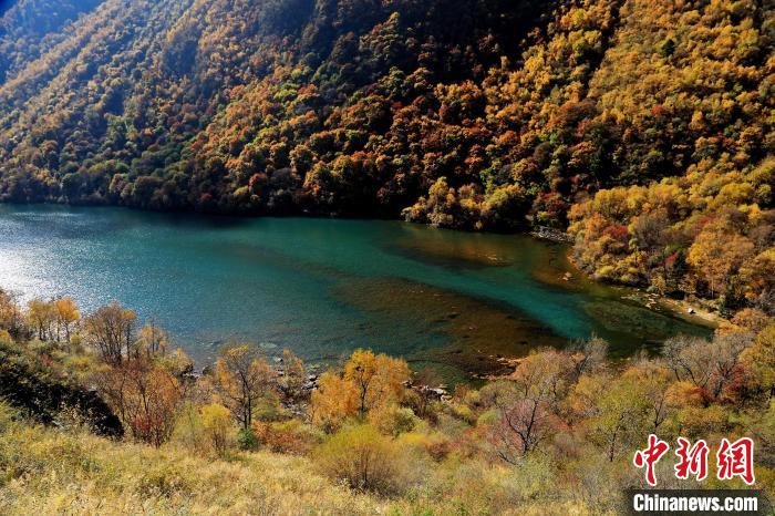 松坪溝風(fēng)光?！『吻搴?攝