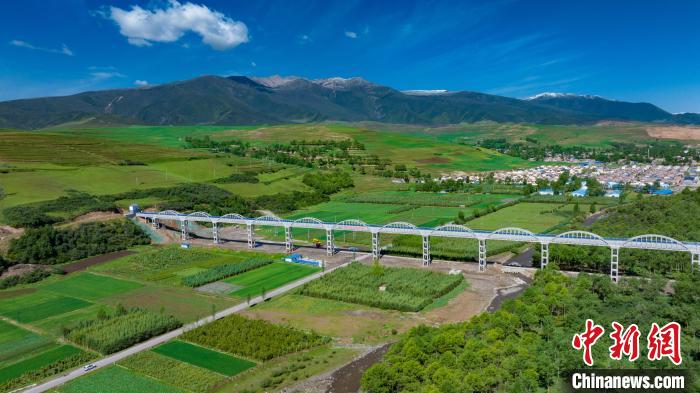 圖為引大濟(jì)湟西干渠的渡槽。(資料圖) 青海省水利廳 供圖