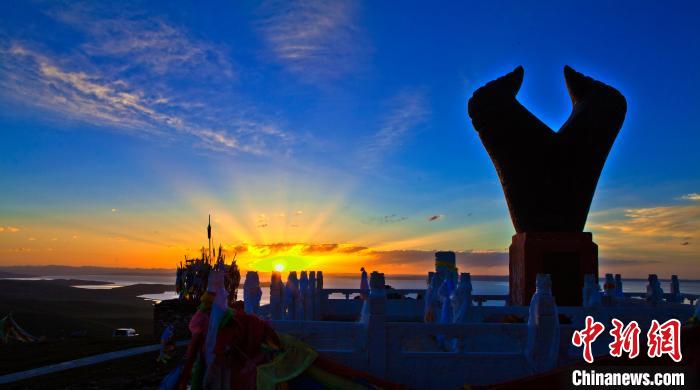 資料圖為果洛州境內(nèi)的黃河源頭牛頭碑?！」逯菸麄鞑抗﹫D