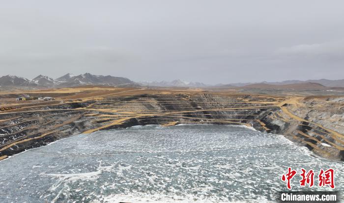 航拍圖為青海省海西蒙古族藏族自治州天峻縣木里礦區(qū)?！●R銘言 攝