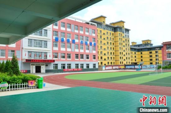 圖為化隆縣第一小學?！◆?shù)り枴z