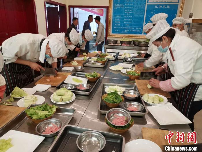 拉薩聚焦高校畢業(yè)生、農(nóng)牧民就業(yè)任務(wù)指標均超額完成