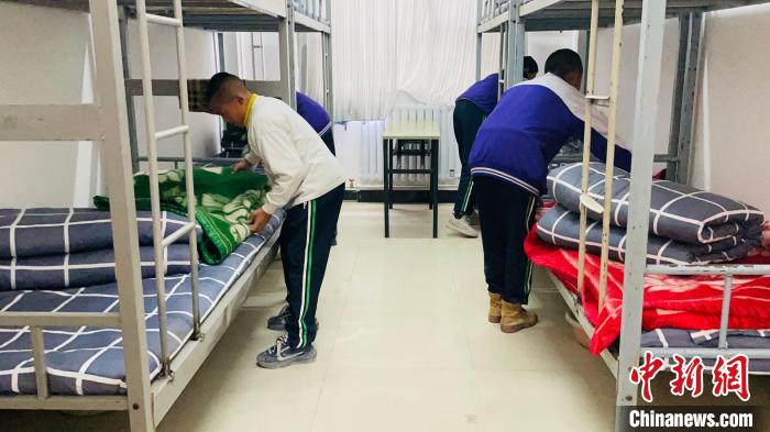 青?，敹嗟卣馂暮笾亟ㄒ娐劊簭膸づ窠淌业椒謪^(qū)上課