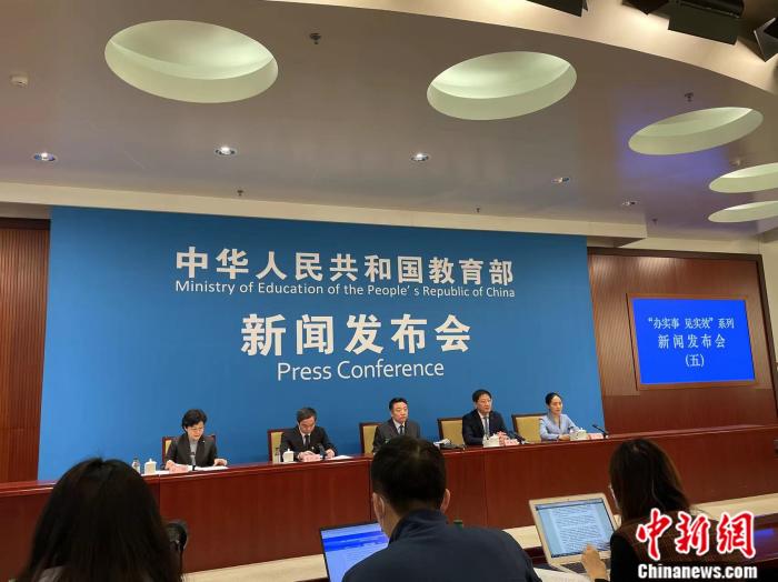 教育部發(fā)布會(huì)現(xiàn)場(chǎng)。 任靖 攝