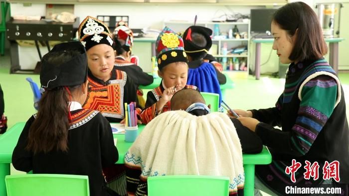 正在上課的學(xué)生。　唐啟浩 攝