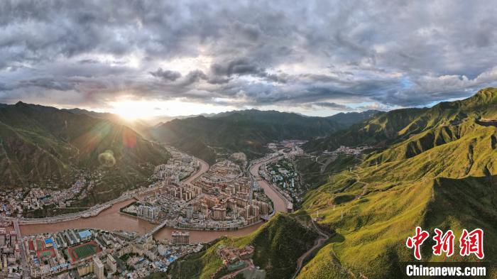 西藏昌都市3.84萬戶、19.46萬貧困人口全部脫貧