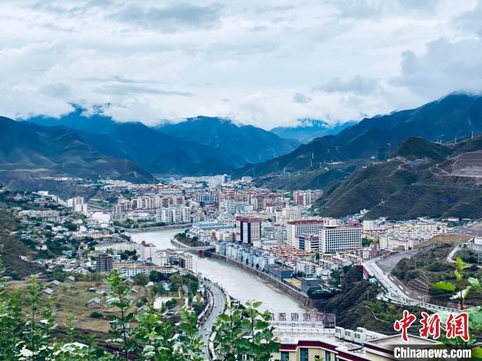 圖為“藏東明珠”昌都?！±罱瓕?攝
