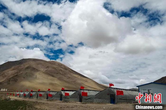 圖為西藏康馬縣的高原溫室大棚?！⒔ㄜ?攝