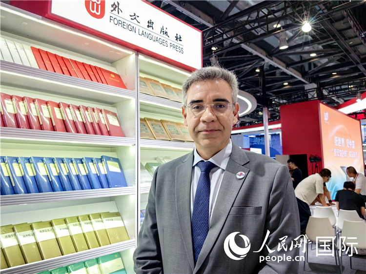 巴西東進(jìn)出版社社長(zhǎng)高文勇接受人民網(wǎng)專訪。人民網(wǎng)記者 符園園攝