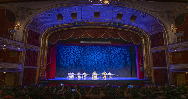 2024匈牙利青少年國際音樂會節(jié)目《戰(zhàn)臺風(fēng)》表演舞臺現(xiàn)場。兒促會藝教委供圖