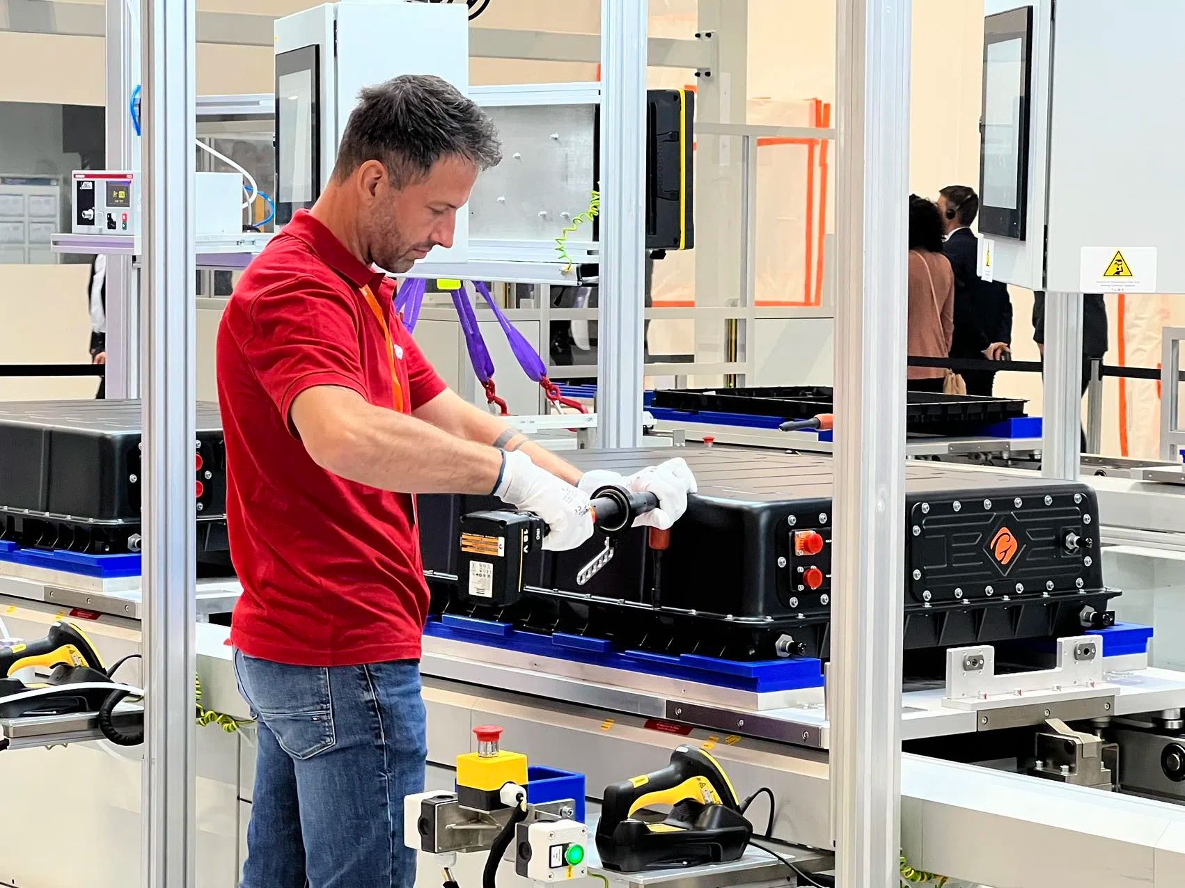 2023年9月國軒高科哥廷根工廠首款電池產(chǎn)品線投產(chǎn)。人民網(wǎng)記者 李強攝