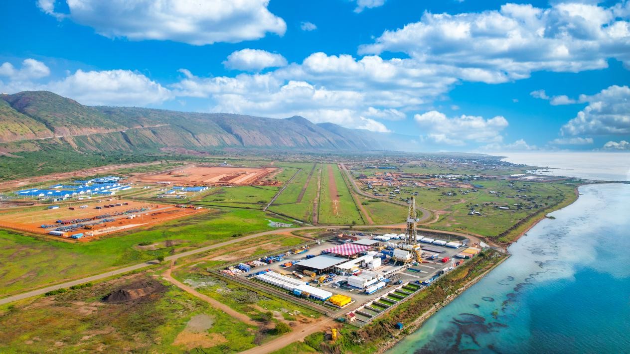 翠鳥油田開發(fā)項(xiàng)目現(xiàn)場(chǎng)航拍圖。田雨攝