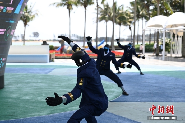 3月24日，海南博鰲，機器人進行舞蹈表演。博鰲亞洲論壇2026年年會于3月24日至27日在海南博鰲舉行。<a target='_blank' href='/'><p  align=