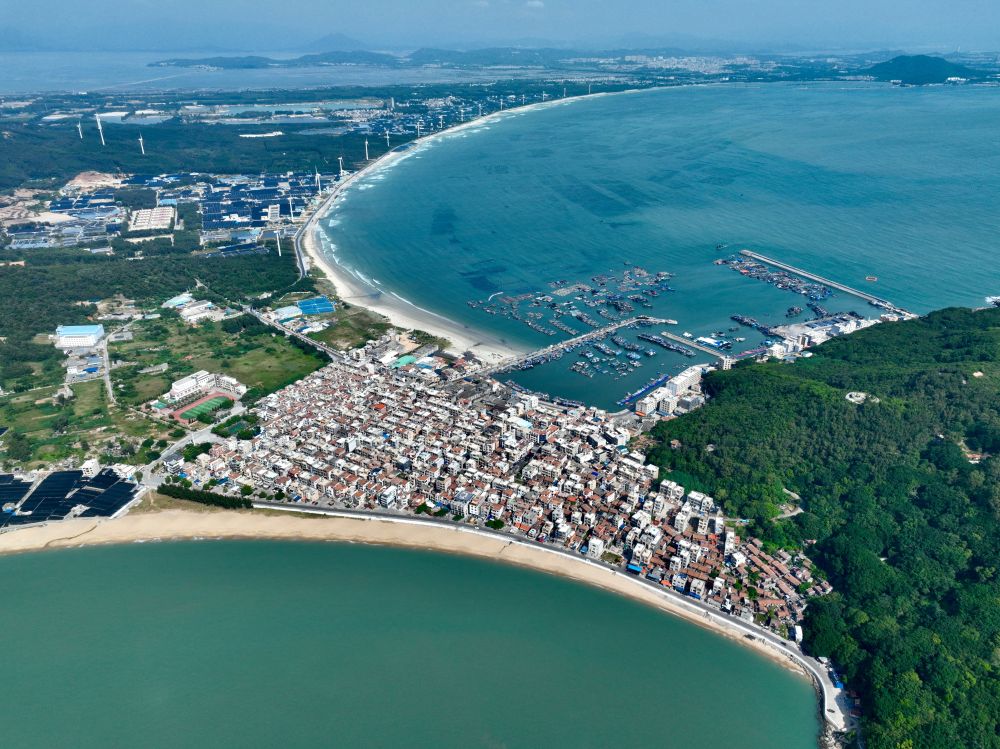 這是2024年10月16日拍攝的福建省漳州市東山縣澳角村（無人機(jī)照片）。新華社記者姜克紅攝