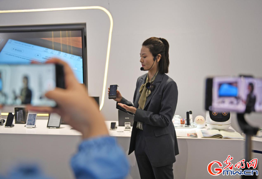 組圖丨AI、網(wǎng)絡安全、跨境電商……數(shù)字經(jīng)濟如此 “陜”耀