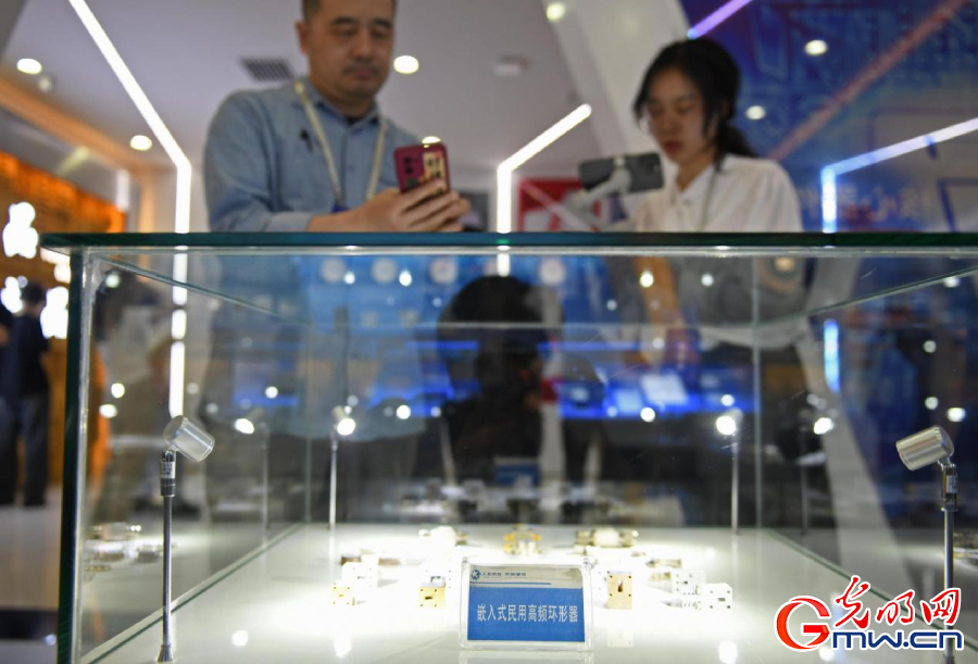 組圖丨AI、網(wǎng)絡安全、跨境電商……數(shù)字經(jīng)濟如此 “陜”耀