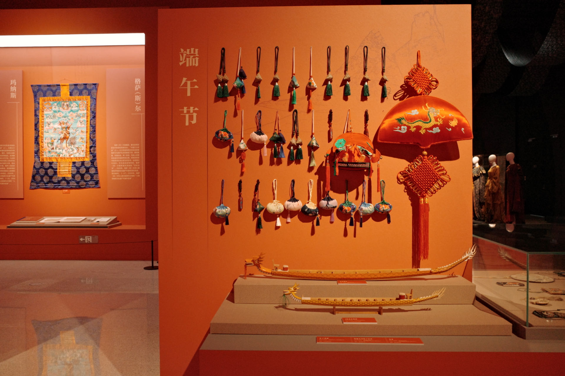 “氣象萬千——中國非遺保護(hù)實(shí)踐主題展”展示了端午節(jié)主題的非遺。人民網(wǎng)記者 劉微攝