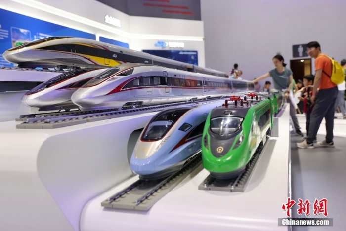 7月13日，第二十六屆北京科博會在北京國家會議中心開幕。圖為復(fù)興號系列動(dòng)車組模型。<a target='_blank' href='/'><p  align=