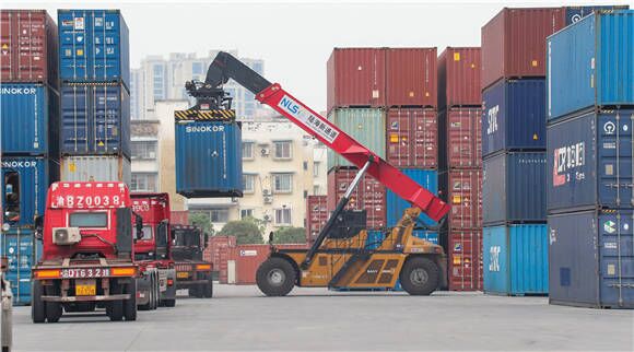 02 西部陸海新通重慶無(wú)水港。華龍網(wǎng) 通訊員郭晉 攝