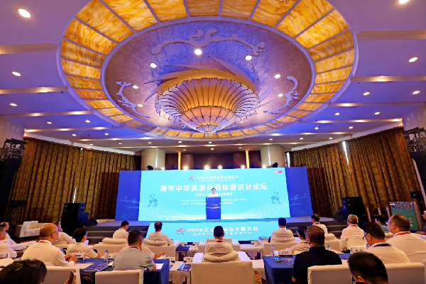 講好中華民族共同體故事，讓網(wǎng)絡(luò)“連心”更“聚心”