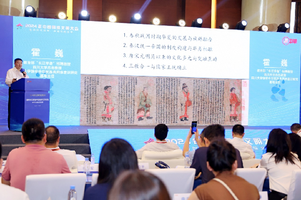 講好中華民族共同體故事，讓網(wǎng)絡(luò)“連心”更“聚心”