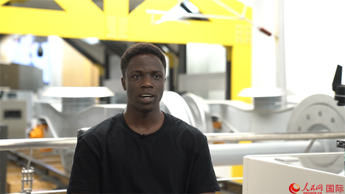 北京交通大學(xué)肯尼亞籍留學(xué)生阿布接受人民網(wǎng)采訪。人民網(wǎng) 周琳佳 攝