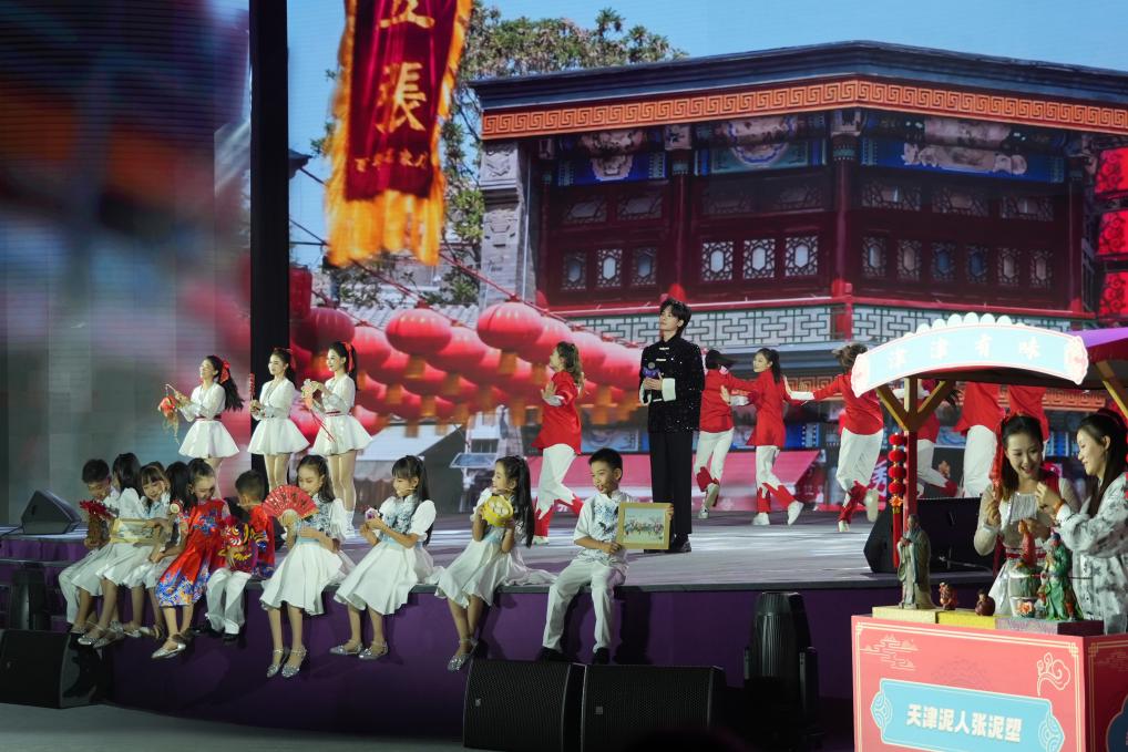 《津門謠》節(jié)目現(xiàn)場(chǎng)。人民網(wǎng)記者 于凱攝