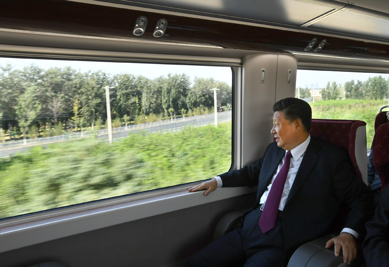 2019年9月25日，習(xí)近平總書記乘坐軌道列車前往北京大興國(guó)際機(jī)場(chǎng)。