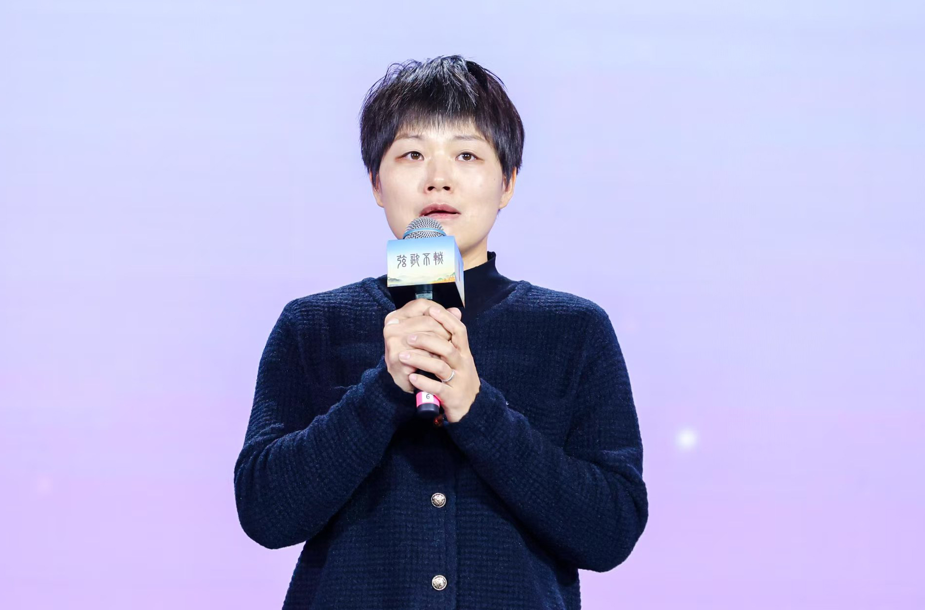 “中國(guó)好人”欒留偉妻子薛巧艷。人民視頻供圖。