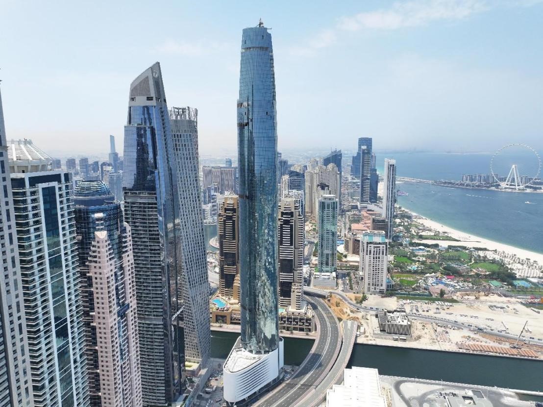 圖中最高建筑即為迪拜藍天酒店。中鐵十八局供圖