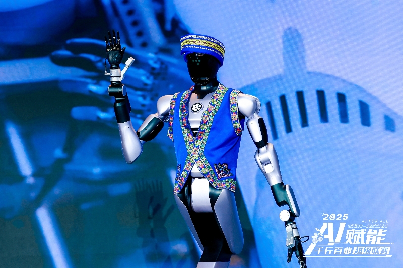 具身智能機(jī)器人“愛寶”亮相。主辦方供圖