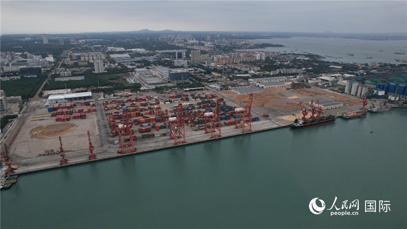海南省儋州市洋浦國(guó)際集裝箱碼頭俯瞰圖。人民網(wǎng)記者孟凡盛攝