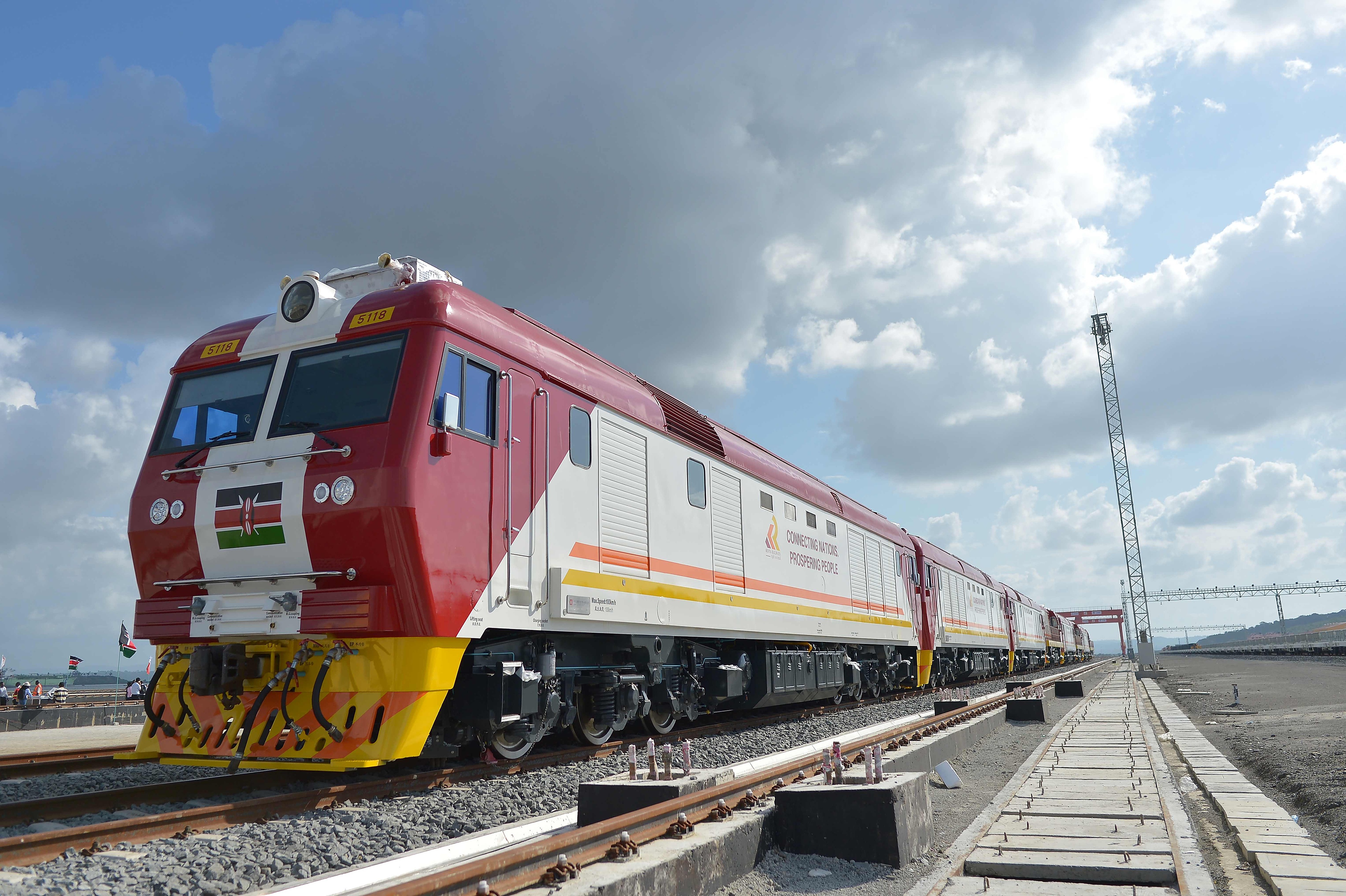 當(dāng)?shù)貢r(shí)間2017年5月30日，肯尼亞蒙巴薩，連接肯尼亞港口城市蒙巴薩和首都內(nèi)羅畢的蒙內(nèi)鐵路正式竣工通車。