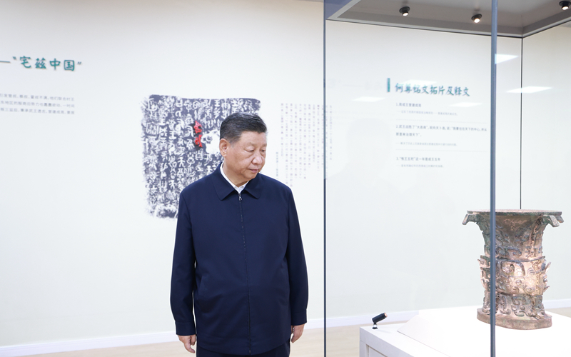 △ 2024年9月10日，習(xí)近平總書記在前往甘肅考察途中，來到陜西寶雞參觀寶雞青銅器博物院。
