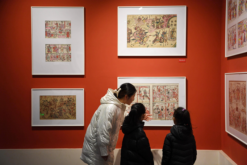 2023年2月3日，游客在河北武強(qiáng)年畫博物館參觀。