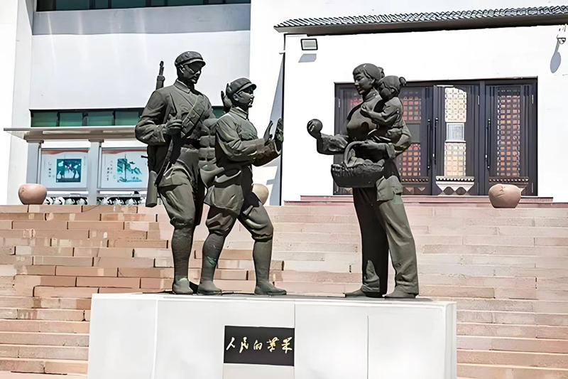 錦州蘋果廉政文化展覽館前的《人民的蘋果》主題雕塑。（由遼沈戰(zhàn)役紀(jì)念館供圖）