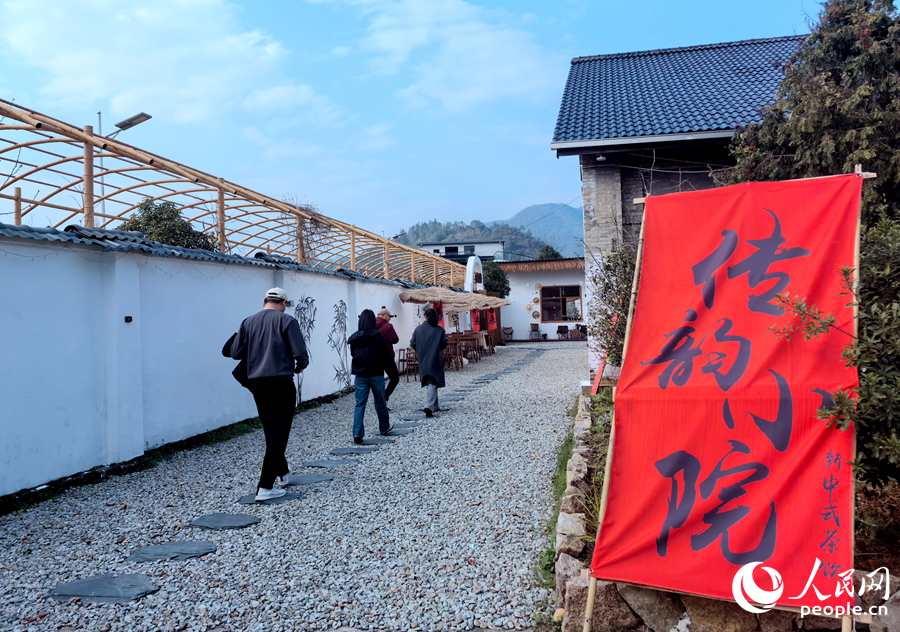 舊茶廠改造后的“傳韻小院”新中式茶館。人民網(wǎng)記者 林曉麗攝