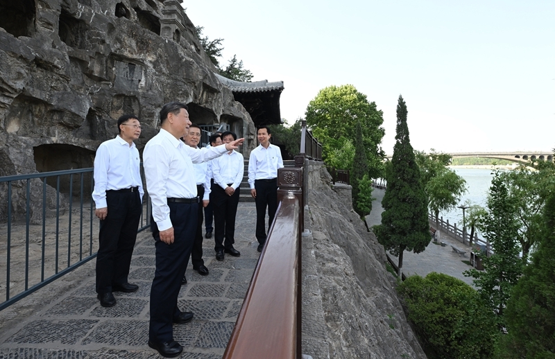 2025年5月19日至20日，中共中央總書記、國家主席、中央軍委主席習近平在河南考察。這是19日下午，習近平在洛陽龍門石窟考察。新華社記者 謝環(huán)馳 攝