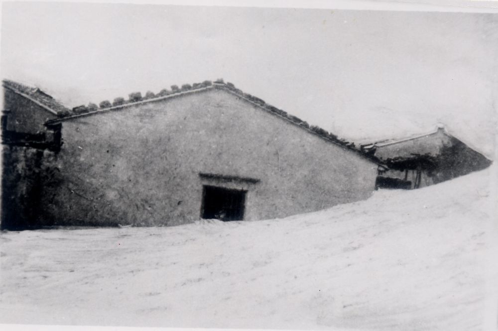 昔日的東山島風(fēng)沙掩埋部分村民村舍（資料照片）。