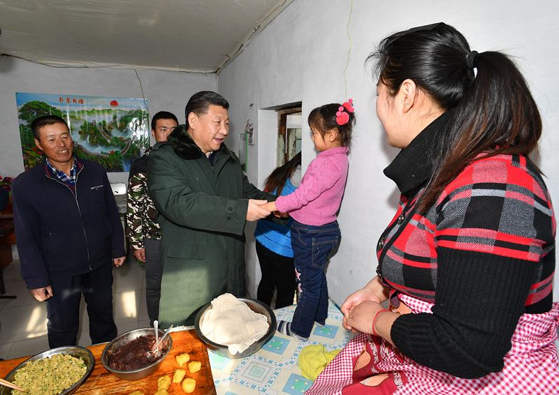 2017年1月24日，習(xí)近平總書記在河北張家口市張北縣小二臺(tái)鎮(zhèn)德勝村村民徐學(xué)海家中看望。