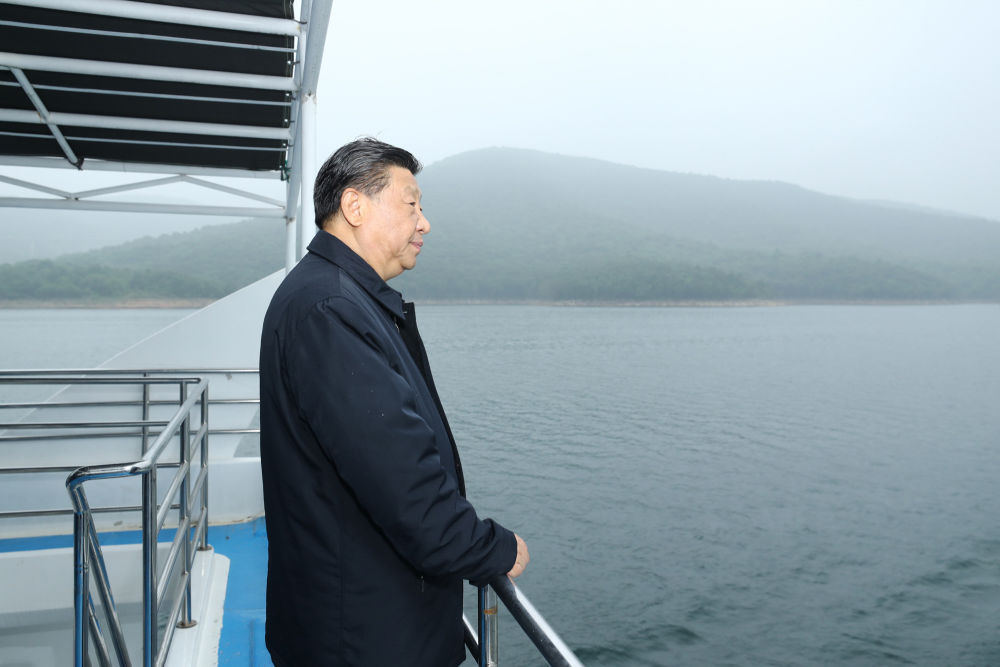 2021年5月13日下午，習(xí)近平總書記在河南南陽乘船考察丹江口水庫。