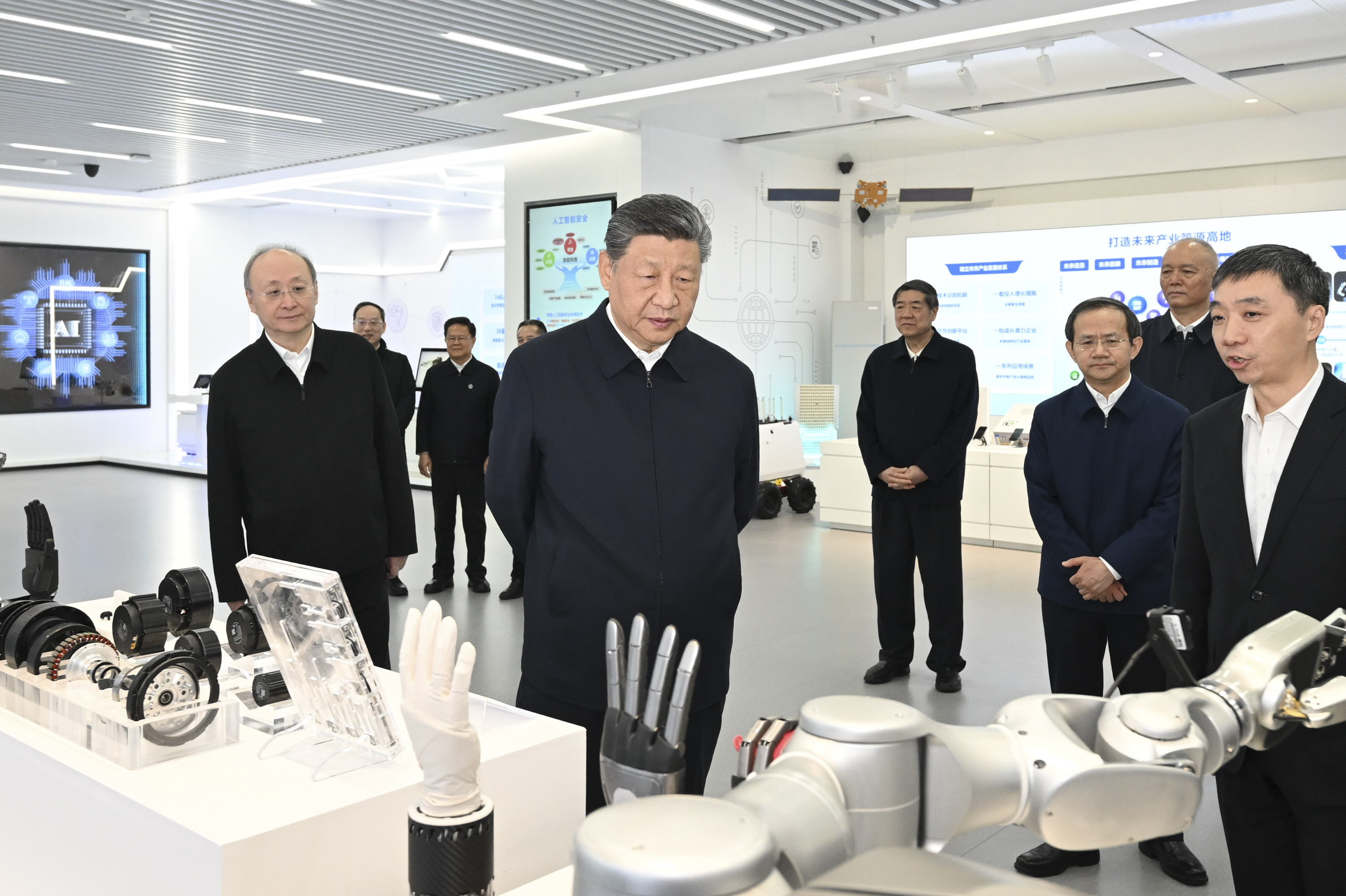 △ 2026年2月9日，習(xí)近平總書記在位于北京亦莊的國家信創(chuàng)園考察。