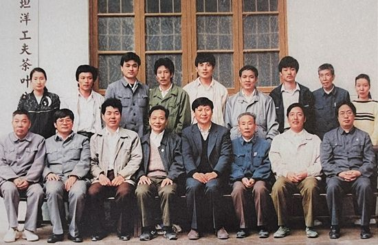 1990年5月，剛調(diào)任福州市委書記的習(xí)近平到寧德交接工作時，調(diào)研福安市社口鄉(xiāng)坦洋工夫茶葉公司。