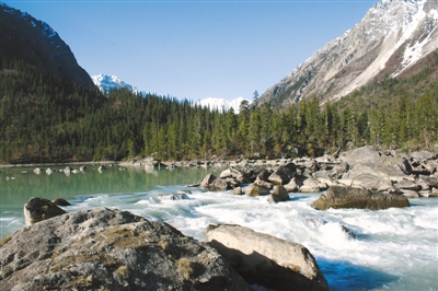 然烏湖美景。圖片由昌都市委宣傳部提供.jpg