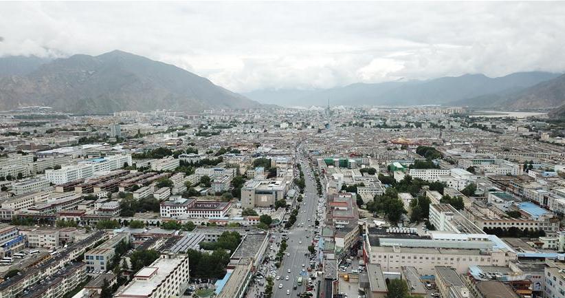8月10日無人機(jī)拍攝的拉薩城市一景。新華社記者 王益亮 攝.jpg