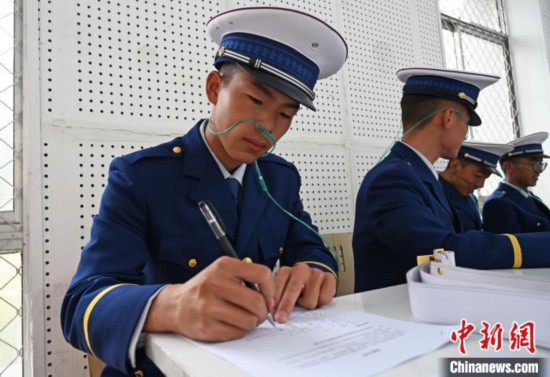 西藏大學(xué)腦科學(xué)團隊與消防部門合作開展高原用氧研究