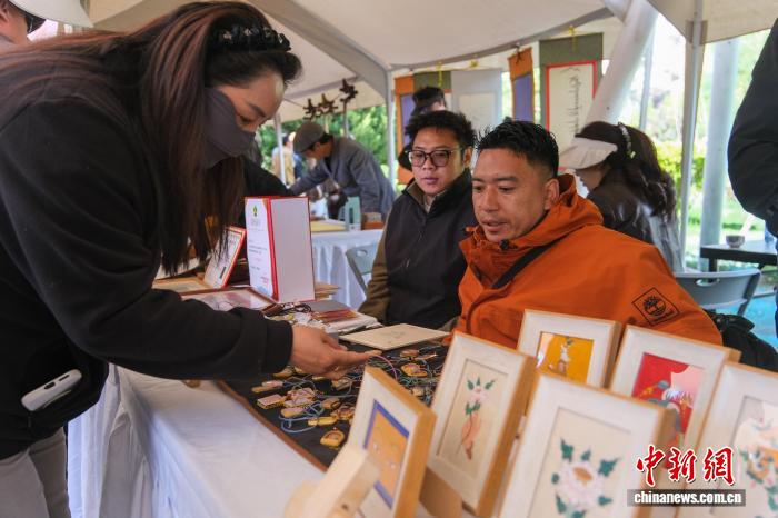 西藏開展助殘主題系列活動殘疾人創(chuàng)業(yè)產品展銷熱