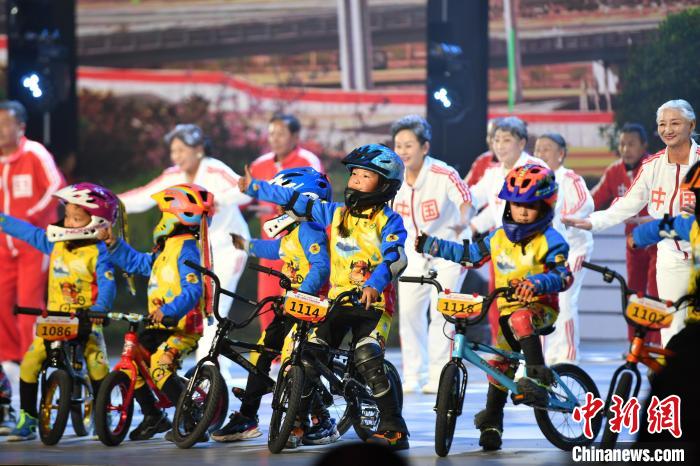 圖為拉薩市春節(jié)藏歷新年聯(lián)歡晚會(huì)錄制現(xiàn)場(chǎng)?！∝暩聛硭?攝