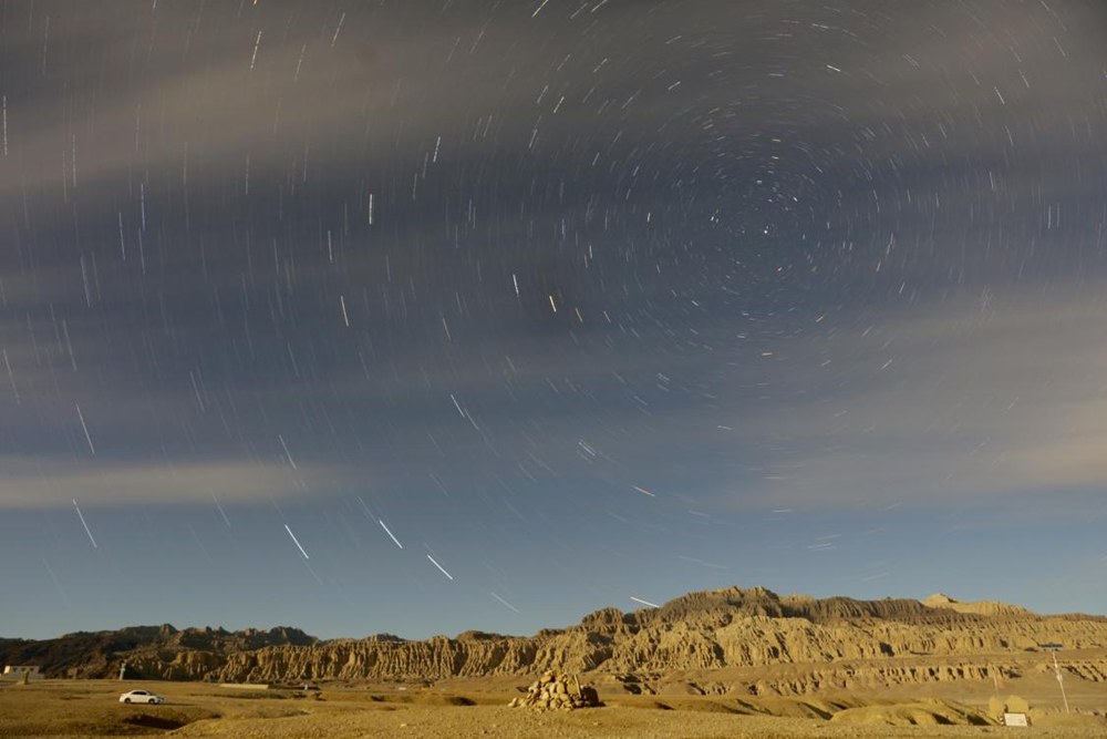 札達土林上空的星空。旦真次旦攝